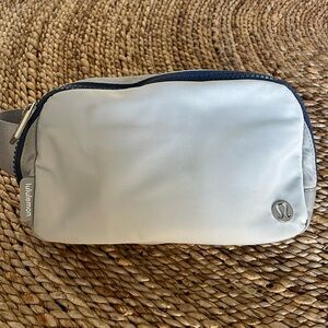 Lululemon Belt Bag - Vapor/Seal Grey/Iron Blue